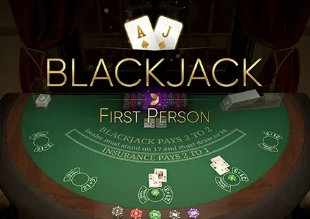 Portada de First Person Blackjack de Evolution: una mesa verde animada con un as y una jota