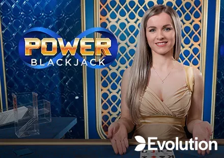 Portada de Power Blackjack de Evolution: una crupier de vestido dorado junto a la mesa